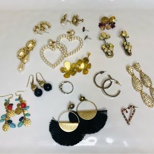 Lot of vintage earrings